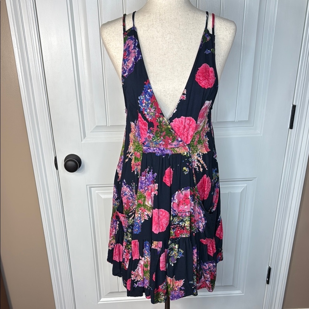 Catch Me Floral V-Neck Dress Sz L